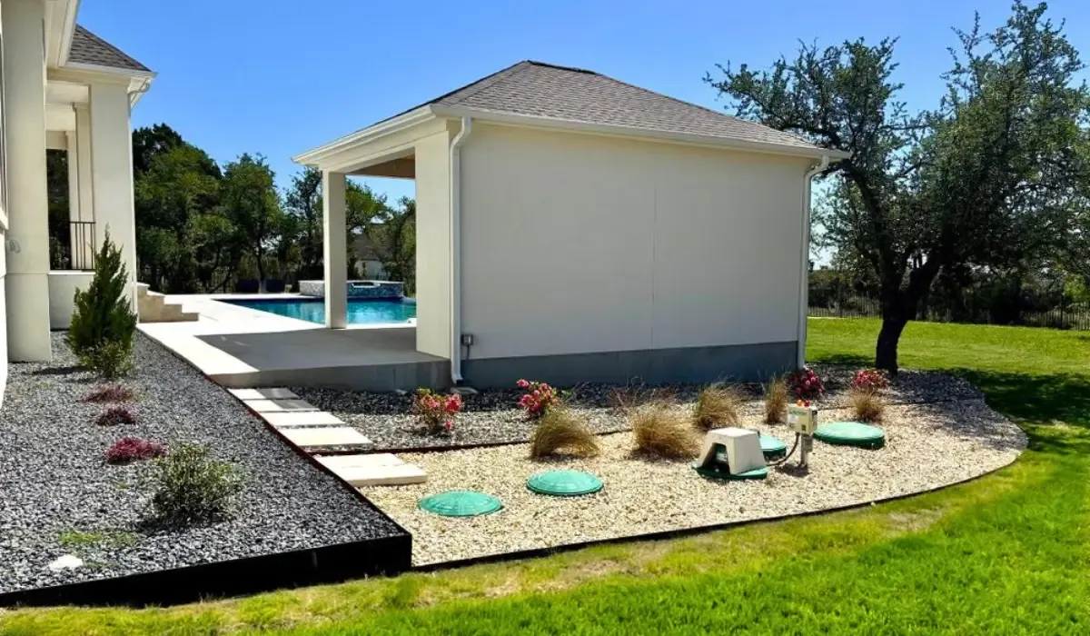 Designing Poolside Landscapes That Survive Texas Heat